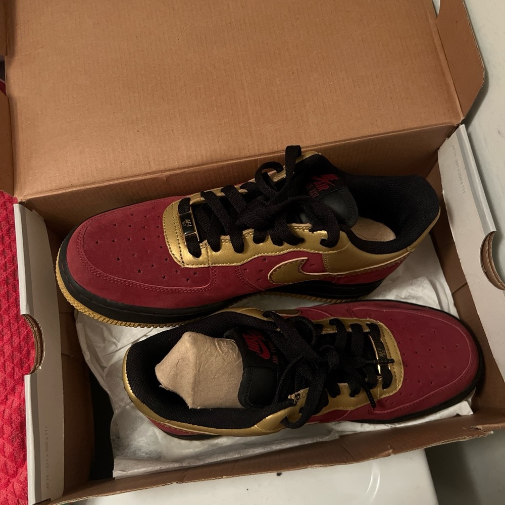 Nike Retro XXV '82 burgandy & gold airforces